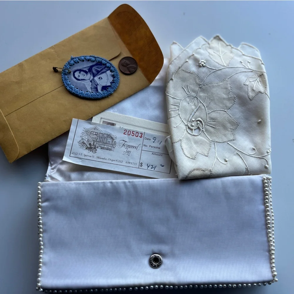 VINTAGE Pearl-Embellished Clutch … contents included - Picture 5 of 5